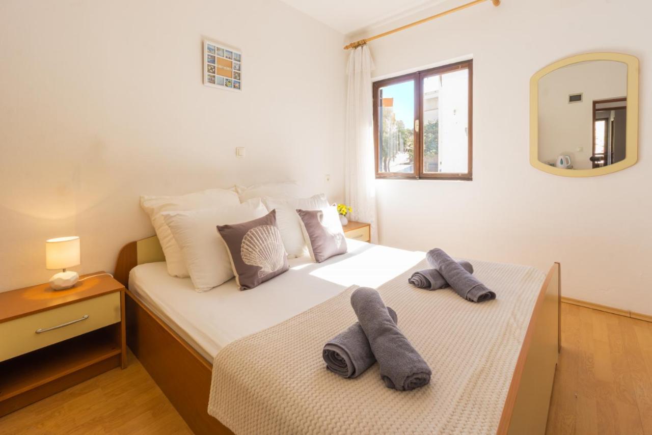 Apartment And Room Bacic Metajna Exterior foto