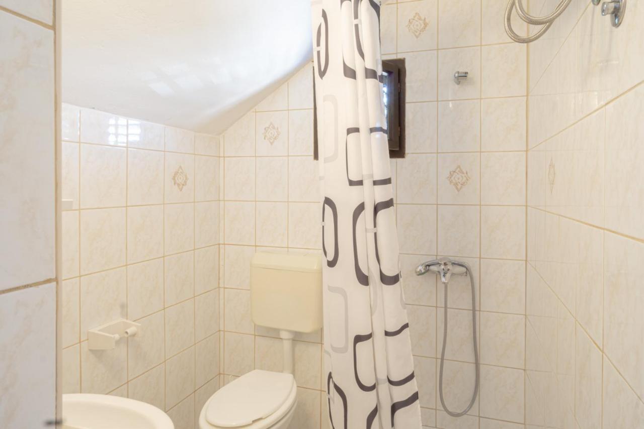 Apartment And Room Bacic Metajna Exterior foto