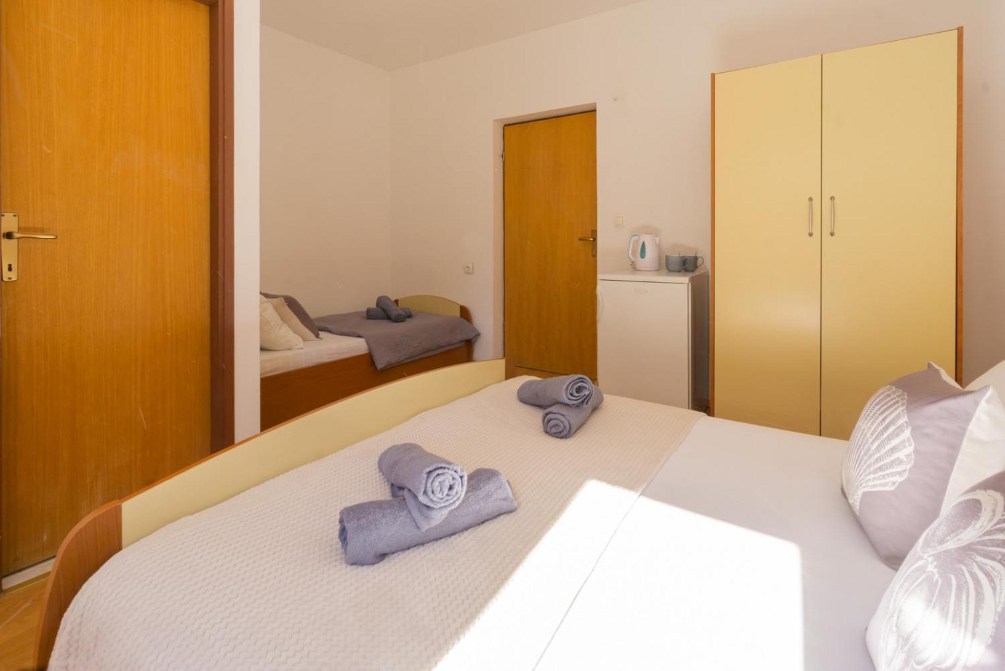 Apartment And Room Bacic Metajna Habitación foto