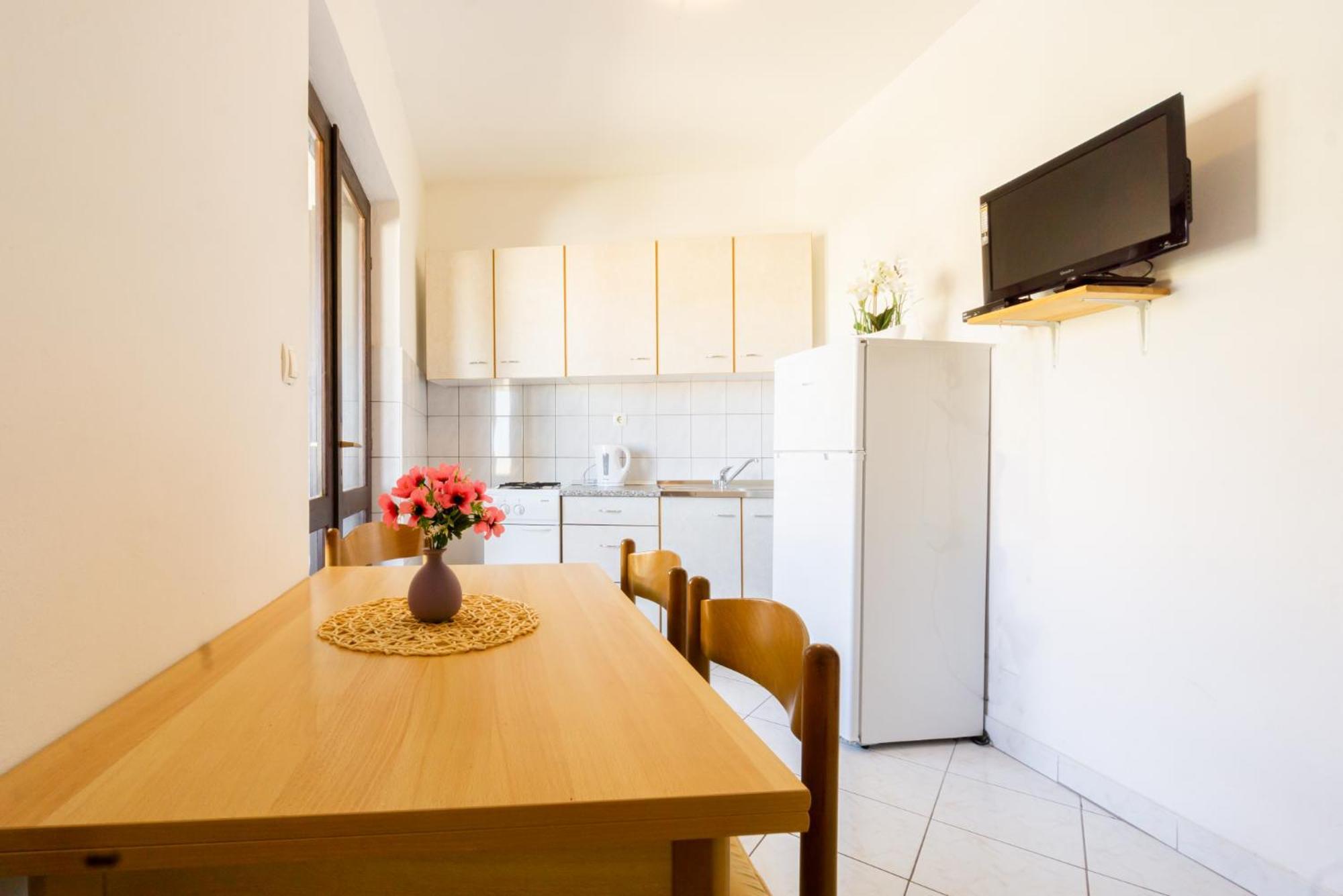 Apartment And Room Bacic Metajna Habitación foto