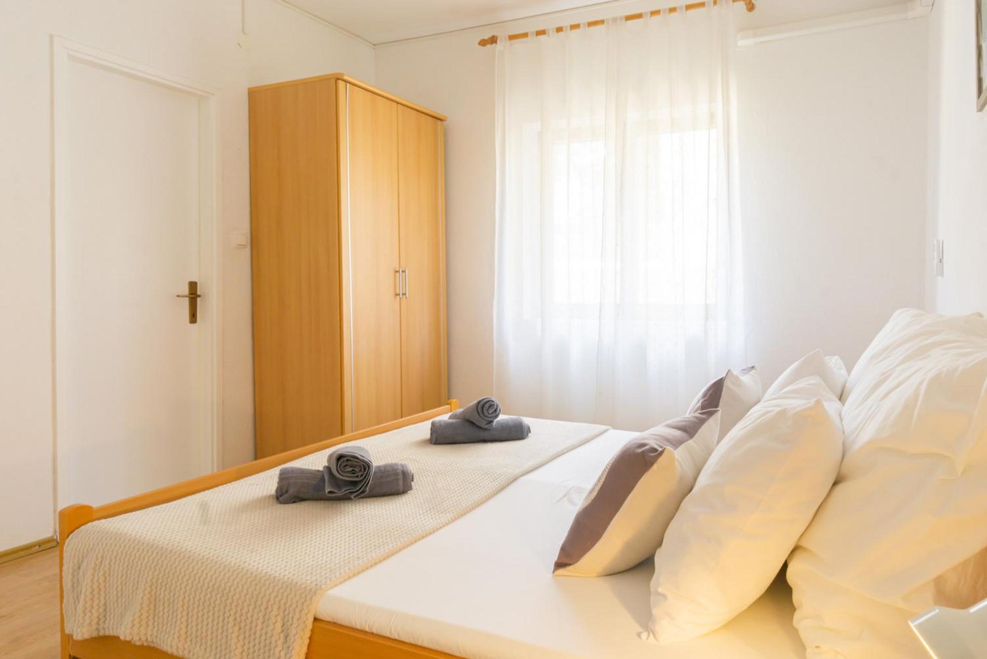 Apartment And Room Bacic Metajna Habitación foto